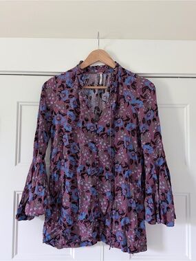 READ DESCRIPTION Free People Purple Floral Tie-Neck Blouse with Blue Accents XS